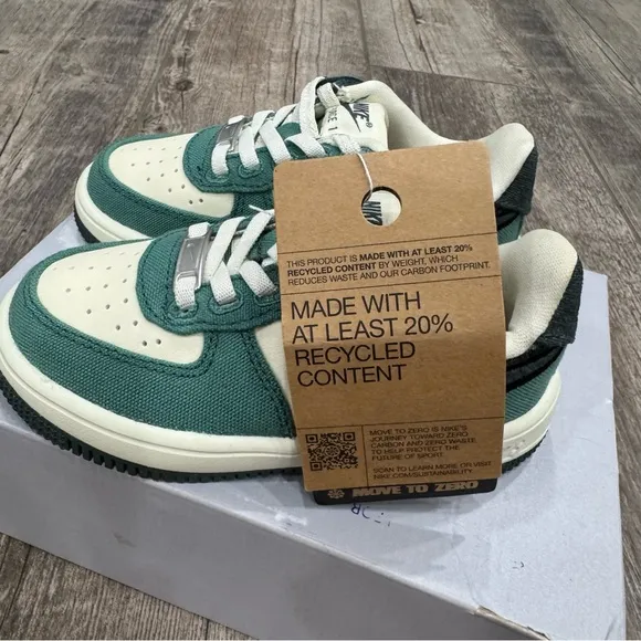 Nike Kids Force 1 Low Easyon LV8 3 Coconut Milk/Green Sneakers