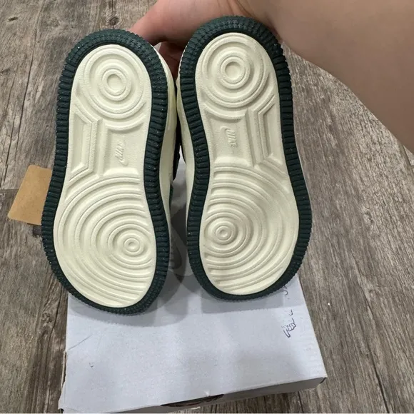 Nike Kids Force 1 Low Easyon LV8 3 Coconut Milk/Green Sneakers
