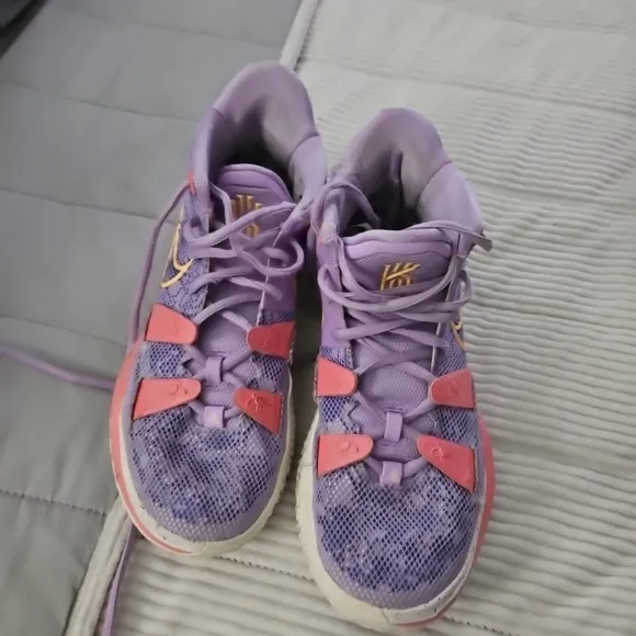 Nike Kyrie 7 Daughters Purple and Pink Basketball Shoes Size 7