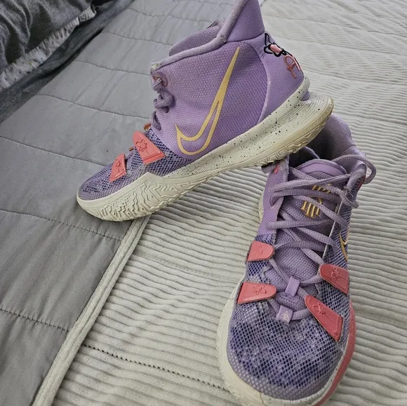 Nike Kyrie 7 Daughters Purple and Pink Basketball Shoes Size 7
