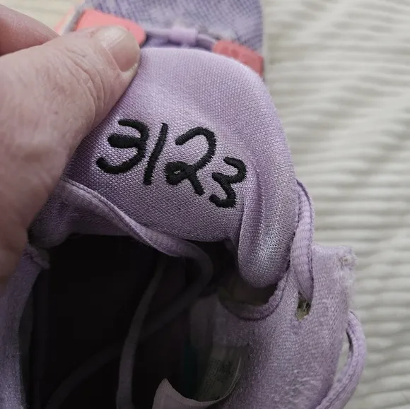 Nike Kyrie 7 Daughters Purple and Pink Basketball Shoes Size 7