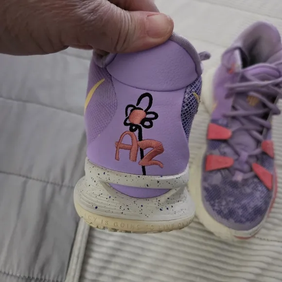Nike Kyrie 7 Daughters Purple and Pink Basketball Shoes Size 7