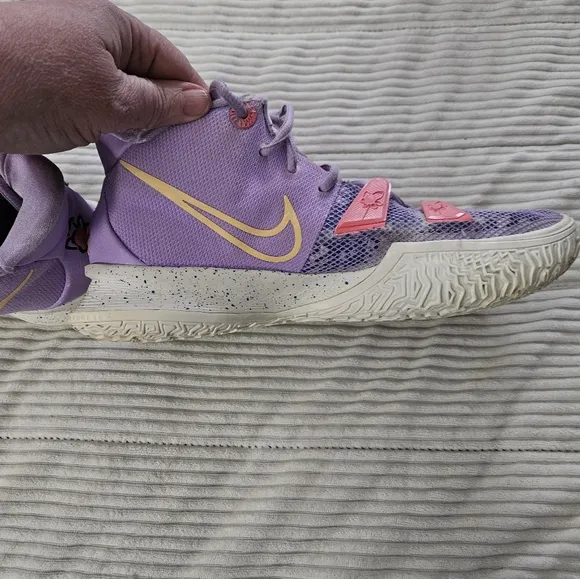 Nike Kyrie 7 Daughters Purple and Pink Basketball Shoes Size 7