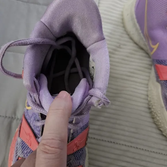 Nike Kyrie 7 Daughters Purple and Pink Basketball Shoes Size 7