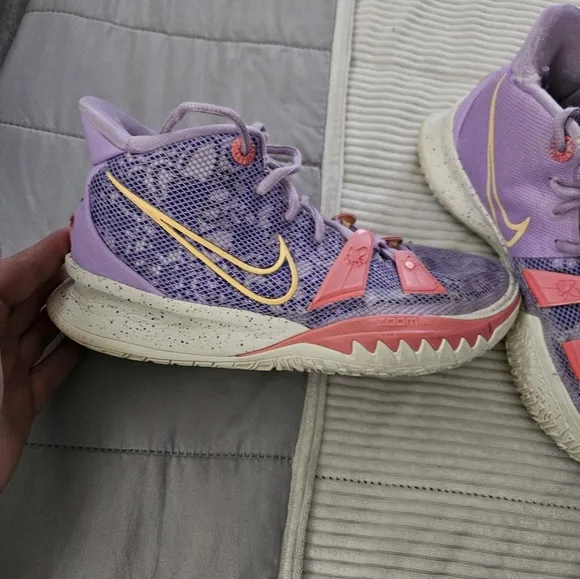 Nike Kyrie 7 Daughters Purple and Pink Basketball Shoes Size 7