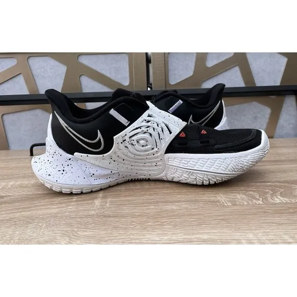 Nike Kyrie Low 3 Team Black White (CW6228-003 Men Sz 7 sneakers shoes basketball