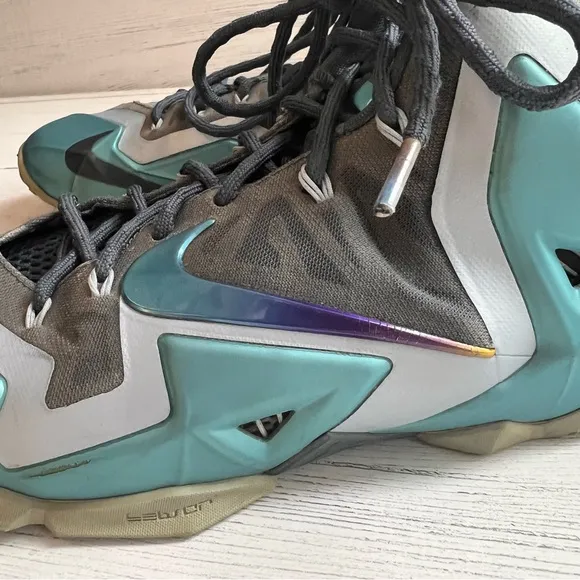 Nike LeBron 11 Gamma Blue Sneakers Men’s Size 9 – Style 816175-401