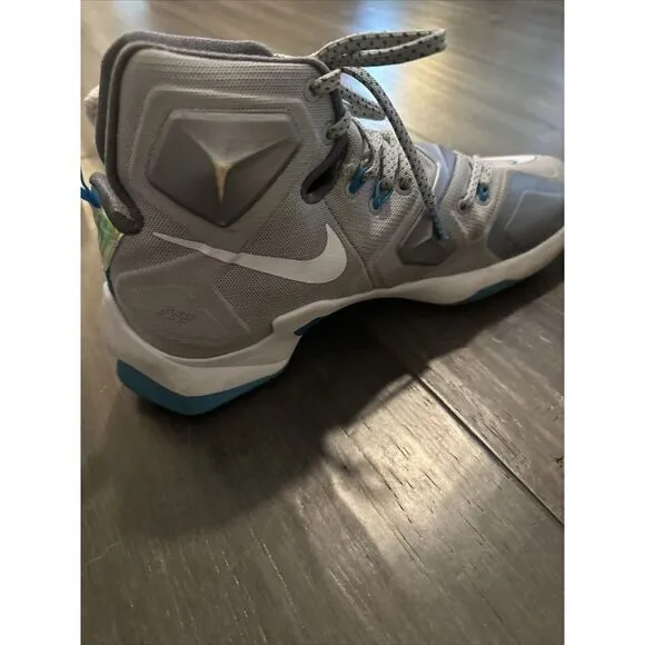 Nike‎ LeBron 13 Hologram Size 9.5