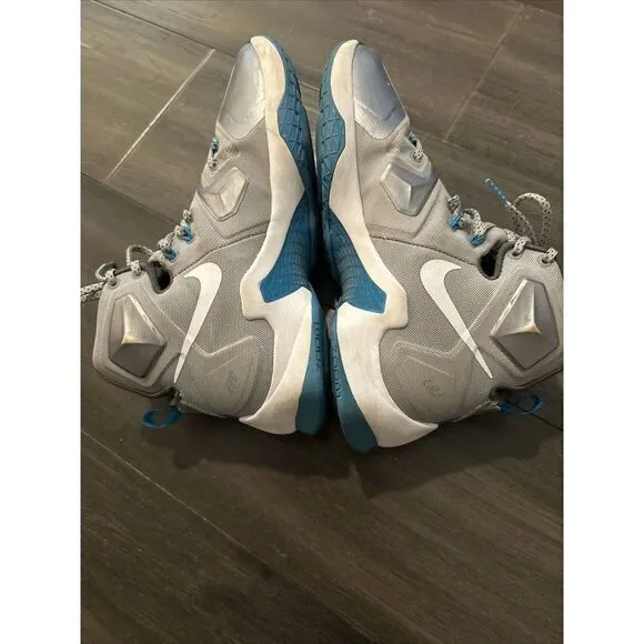 Nike‎ LeBron 13 Hologram Size 9.5
