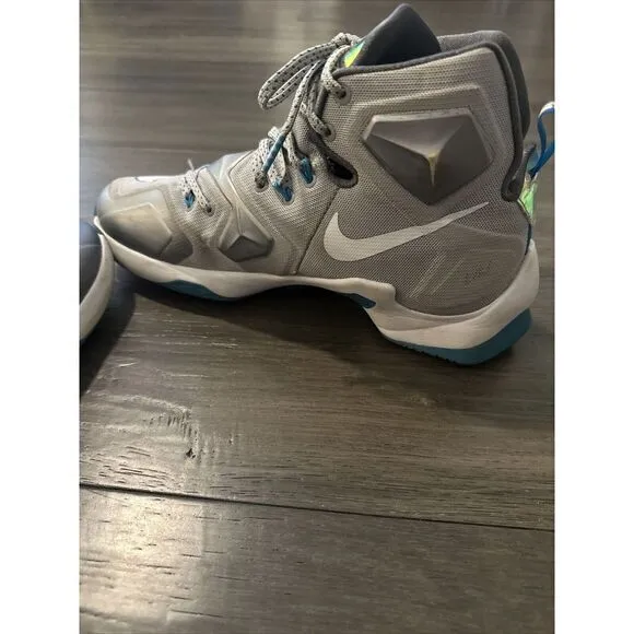 Nike‎ LeBron 13 Hologram Size 9.5
