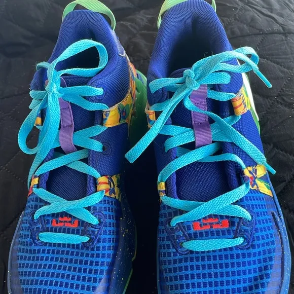 Nike LeBron Witness