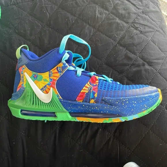 Nike LeBron Witness
