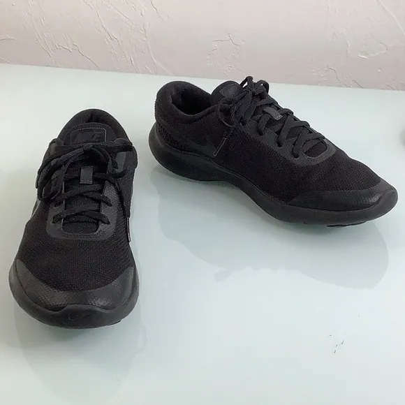 Nike Men Flex Experience RN 7 Black on black Running Training sneakers size 10