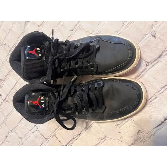 Nike Men's 8 Jordan 1 Retro Mid Bred Sneakers Black Red White Sporty Streetwear