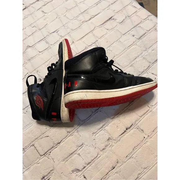 Nike Men's 8 Jordan 1 Retro Mid Bred Sneakers Black Red White Sporty Streetwear