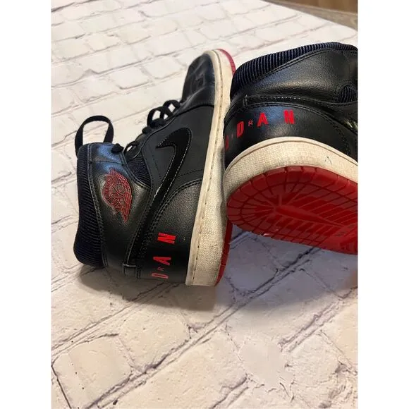 Nike Men's 8 Jordan 1 Retro Mid Bred Sneakers Black Red White Sporty Streetwear