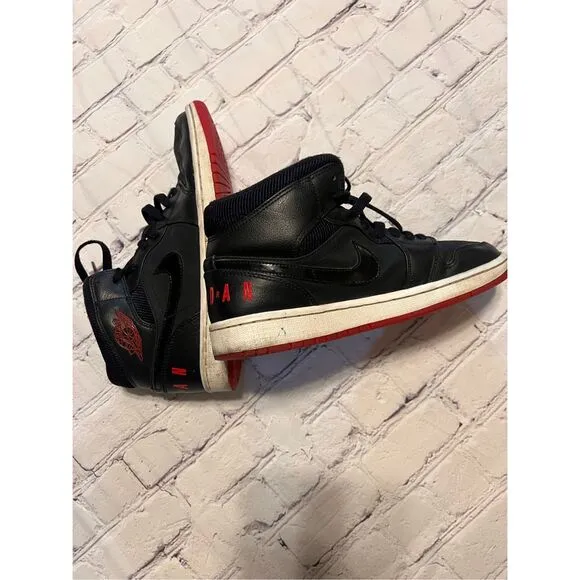 Nike Men's 8 Jordan 1 Retro Mid Bred Sneakers Black Red White Sporty Streetwear