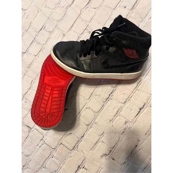Nike Men's 8 Jordan 1 Retro Mid Bred Sneakers Black Red White Sporty Streetwear