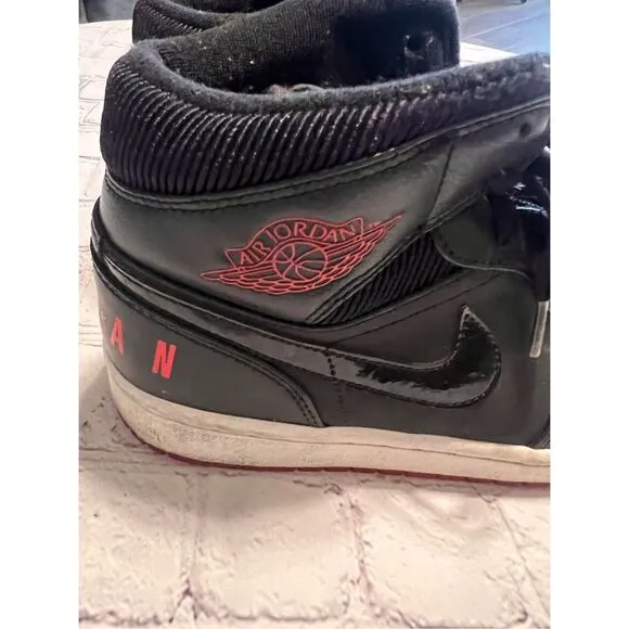 Nike Men's 8 Jordan 1 Retro Mid Bred Sneakers Black Red White Sporty Streetwear