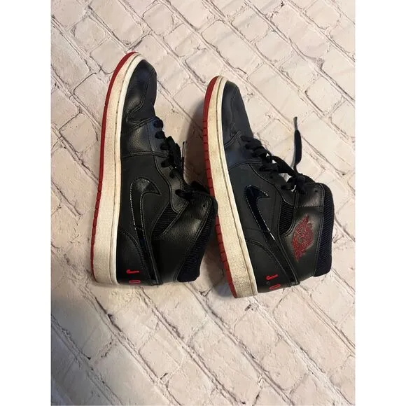 Nike Men's 8 Jordan 1 Retro Mid Bred Sneakers Black Red White Sporty Streetwear