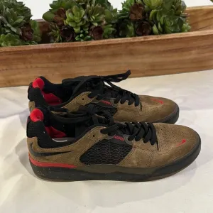 Nike mens Nike Ishod Wair SB Light Olive sneakers shoes size 6 EUC