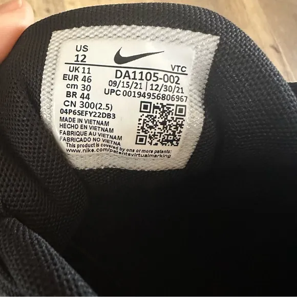 Nike Mens Quest 4 Running Sneakers
