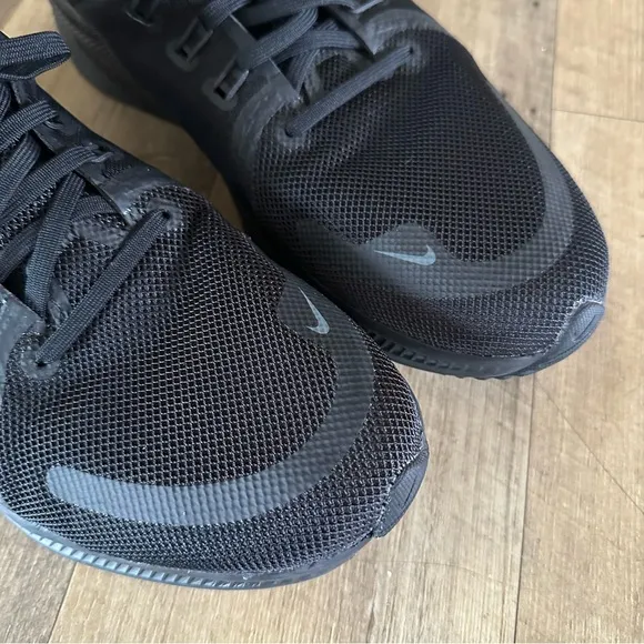 Nike Mens Quest 4 Running Sneakers