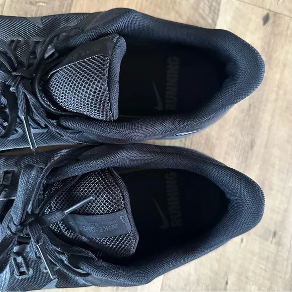 Nike Mens Quest 4 Running Sneakers