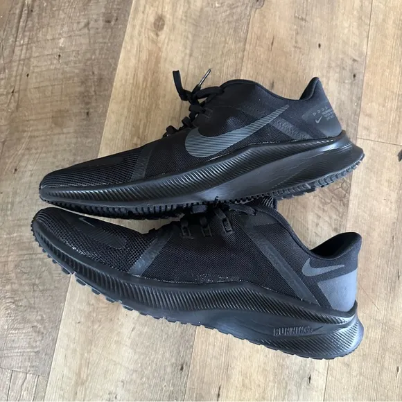 Nike Mens Quest 4 Running Sneakers