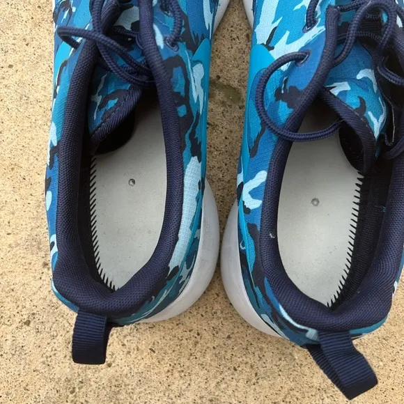 Nike Men's Roshe Run Blue Camo Print Running Sneakers Size 9.5