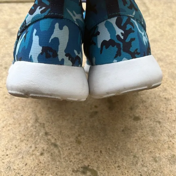 Nike Men's Roshe Run Blue Camo Print Running Sneakers Size 9.5