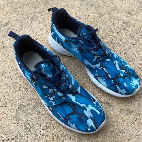 Nike Men's Roshe Run Blue Camo Print Running Sneakers Size 9.5