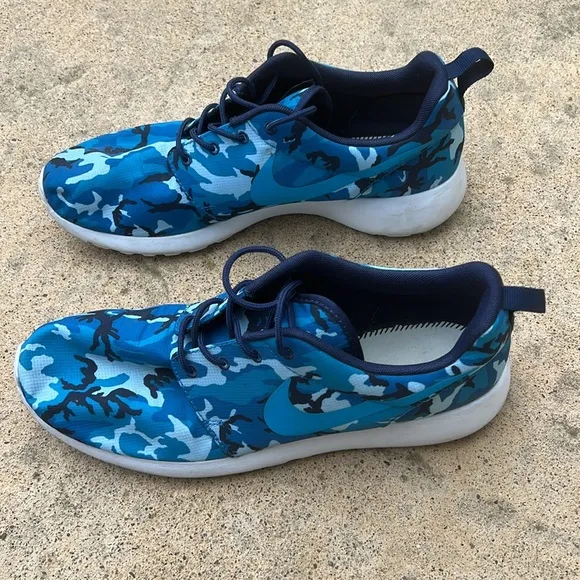 Nike Men's Roshe Run Blue Camo Print Running Sneakers Size 9.5