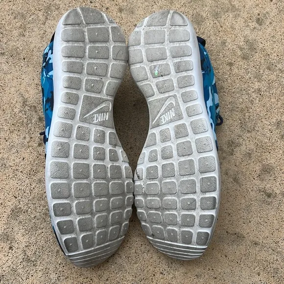 Nike Men's Roshe Run Blue Camo Print Running Sneakers Size 9.5