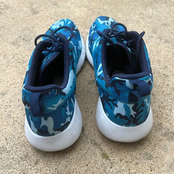 Nike Men's Roshe Run Blue Camo Print Running Sneakers Size 9.5