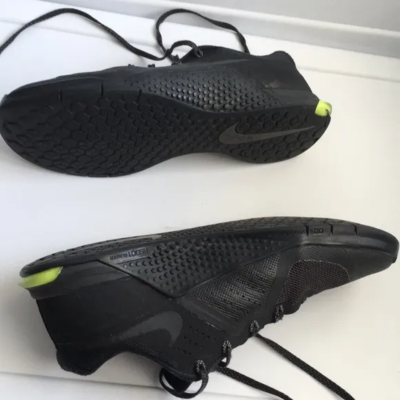 Nike Metcon 2 athletic sneakers
