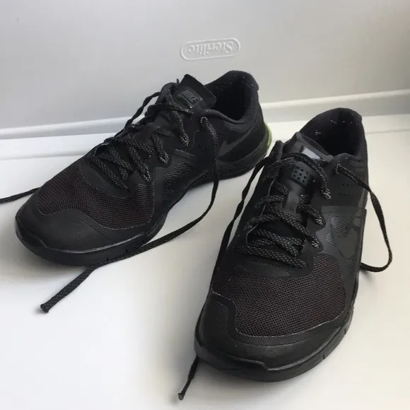 Nike Metcon 2 athletic sneakers