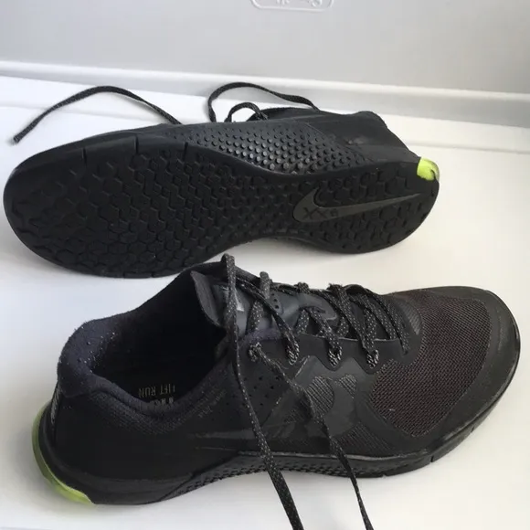 Nike Metcon 2 athletic sneakers