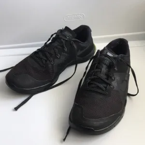 Nike Metcon 2 athletic sneakers