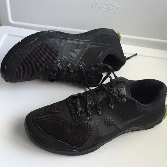 Nike Metcon 2 athletic sneakers