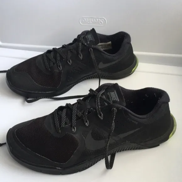 Nike Metcon 2 athletic sneakers