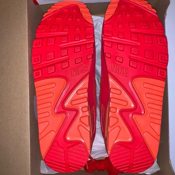 Nike Pink and Orange Sneakers Vibrant Athletic Design