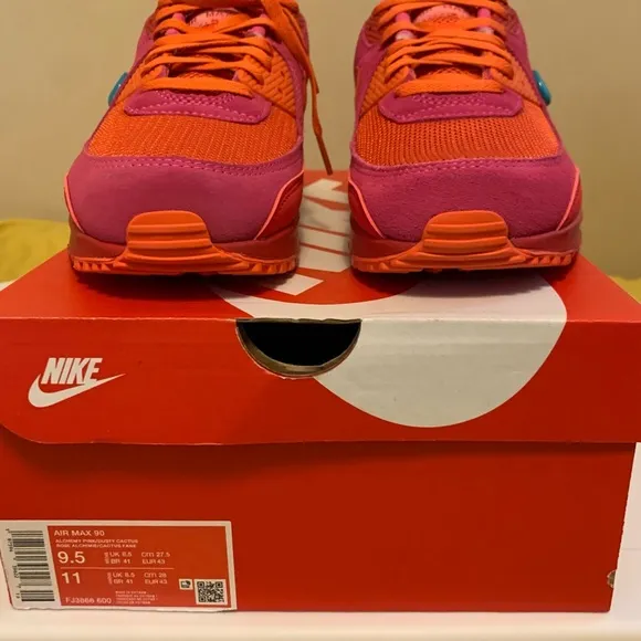 Nike Pink and Orange Sneakers Vibrant Athletic Design