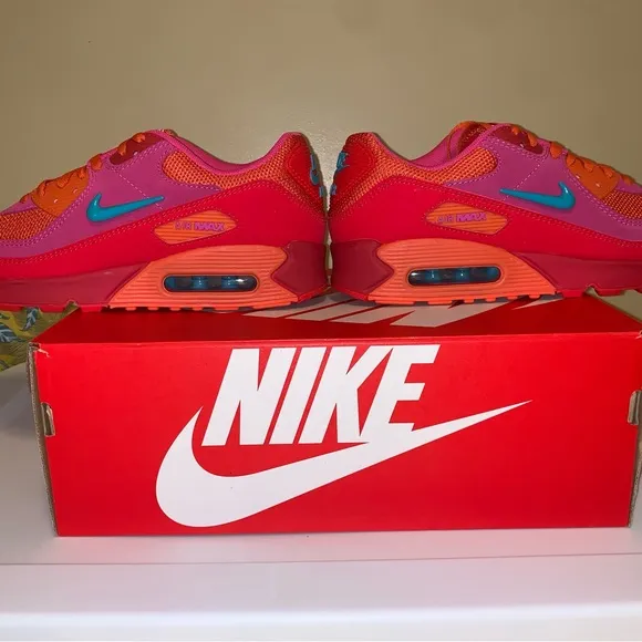 Nike Pink and Orange Sneakers Vibrant Athletic Design