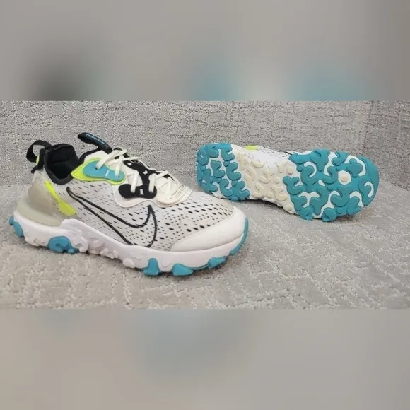 Nike React Vision Worldwide Boy's Size 6Y White Running Sneakers CV8965-100