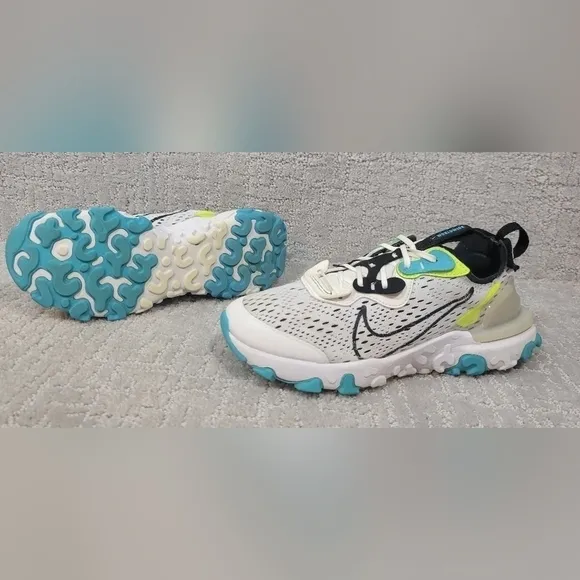 Nike React Vision Worldwide Boy's Size 6Y White Running Sneakers CV8965-100