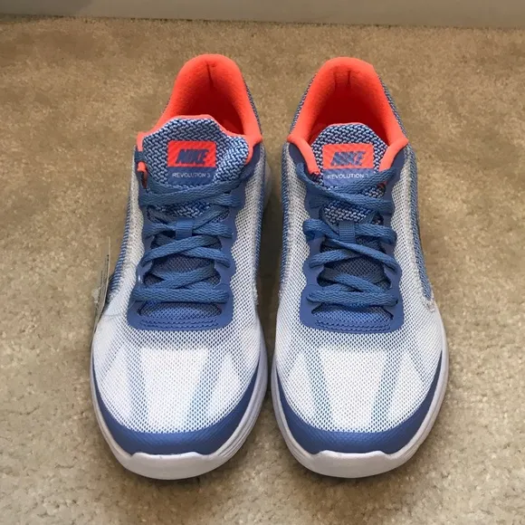 Nike Revolution 3 sneakers
