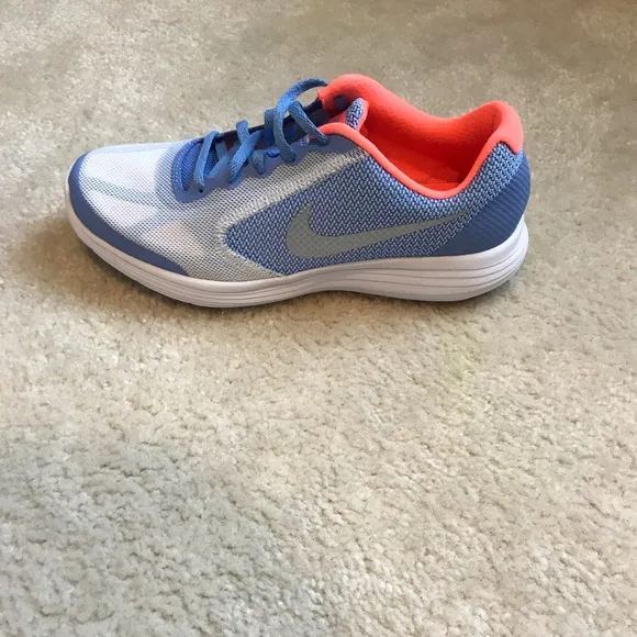 Nike Revolution 3 sneakers