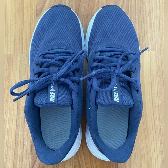 Nike - Revolution 5 Running Shoes in Sanded Purple/Dark Grey Amethyst - Size 7