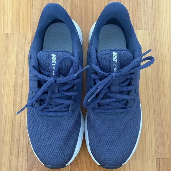 Nike - Revolution 5 Running Shoes in Sanded Purple/Dark Grey Amethyst - Size 7